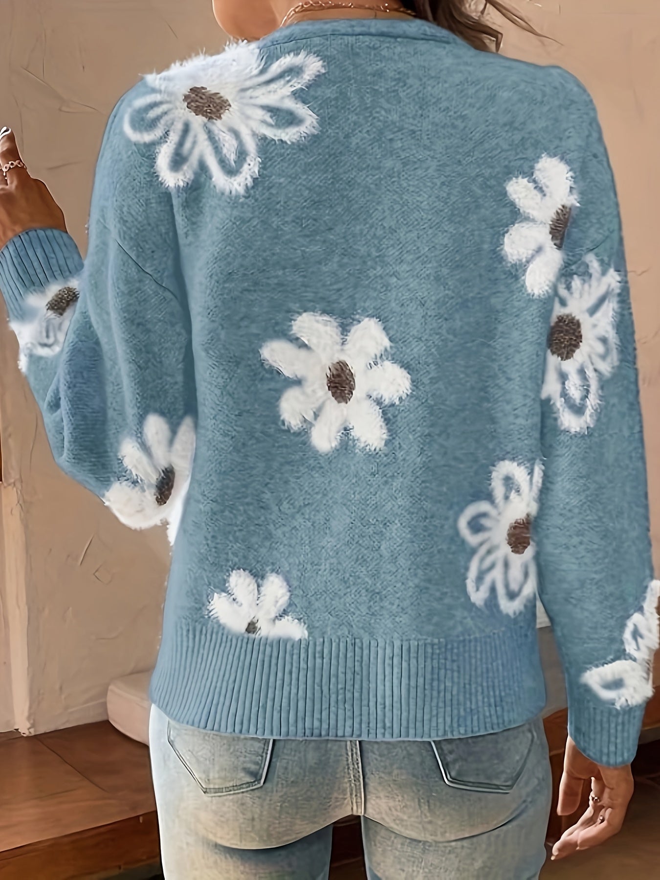 Daisy | Knitted Cardigan with Floral Pattern