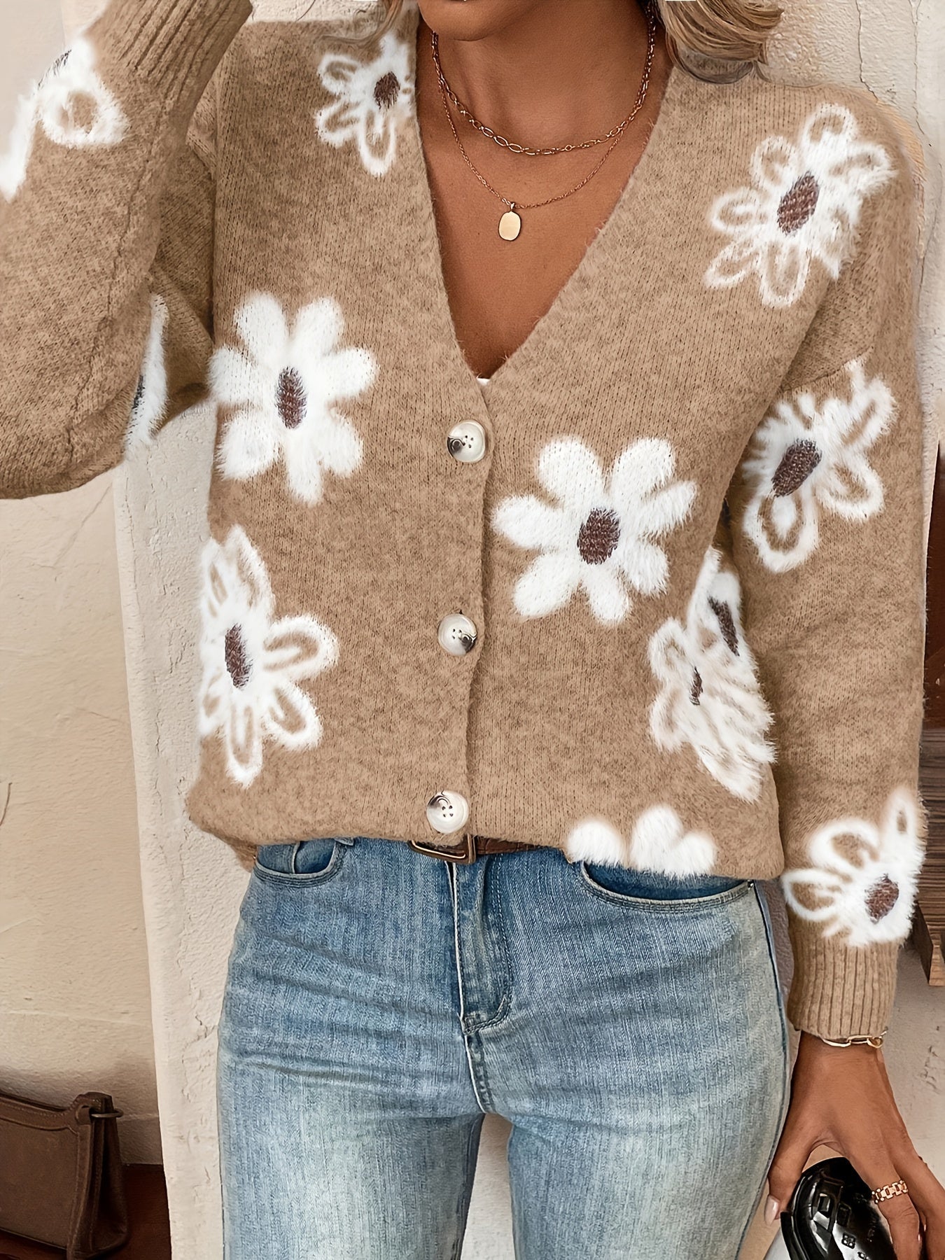 Daisy | Knitted Cardigan with Floral Pattern