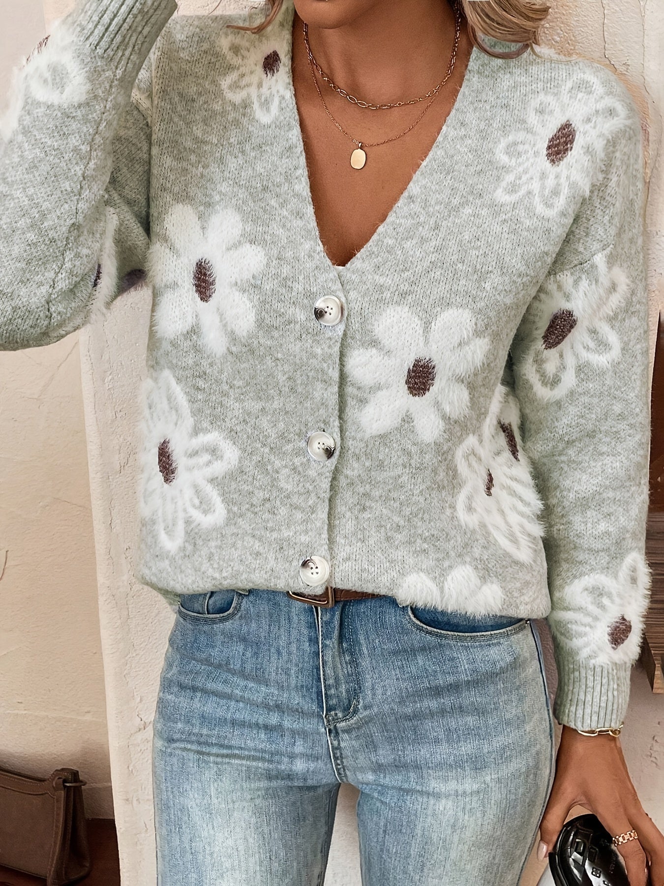 Daisy | Knitted Cardigan with Floral Pattern