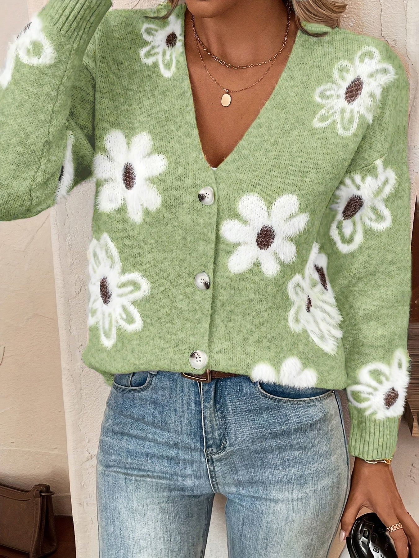 Daisy | Knitted Cardigan with Floral Pattern