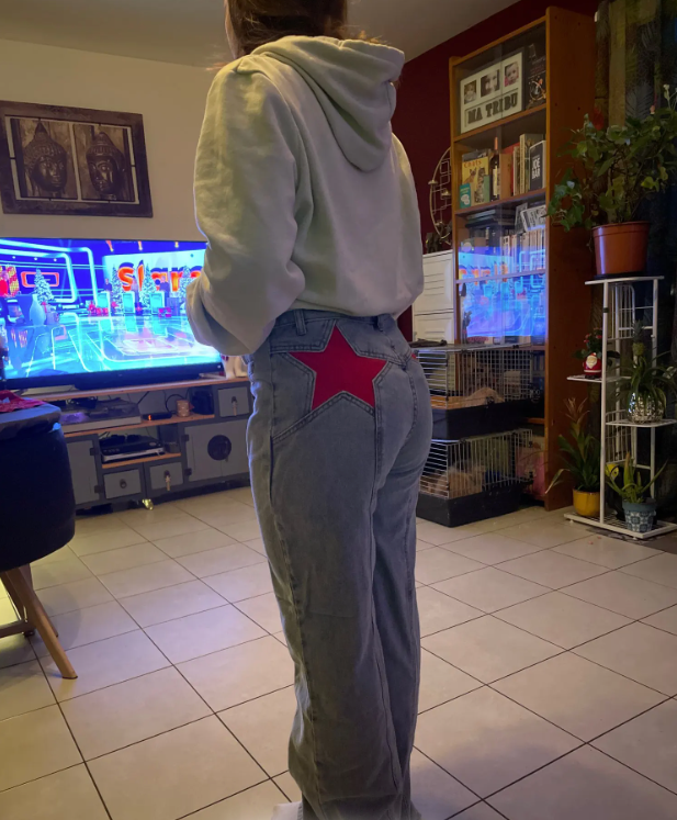 Lola Star Jeans β Oversized Jeans with Star Detail